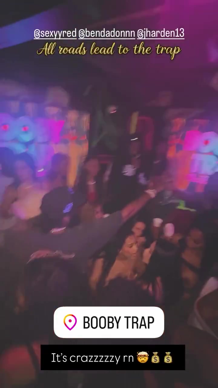 体育平台-美金满天飞!美网友晒视频:哈登现身夜店与女说唱歌手握手打招呼